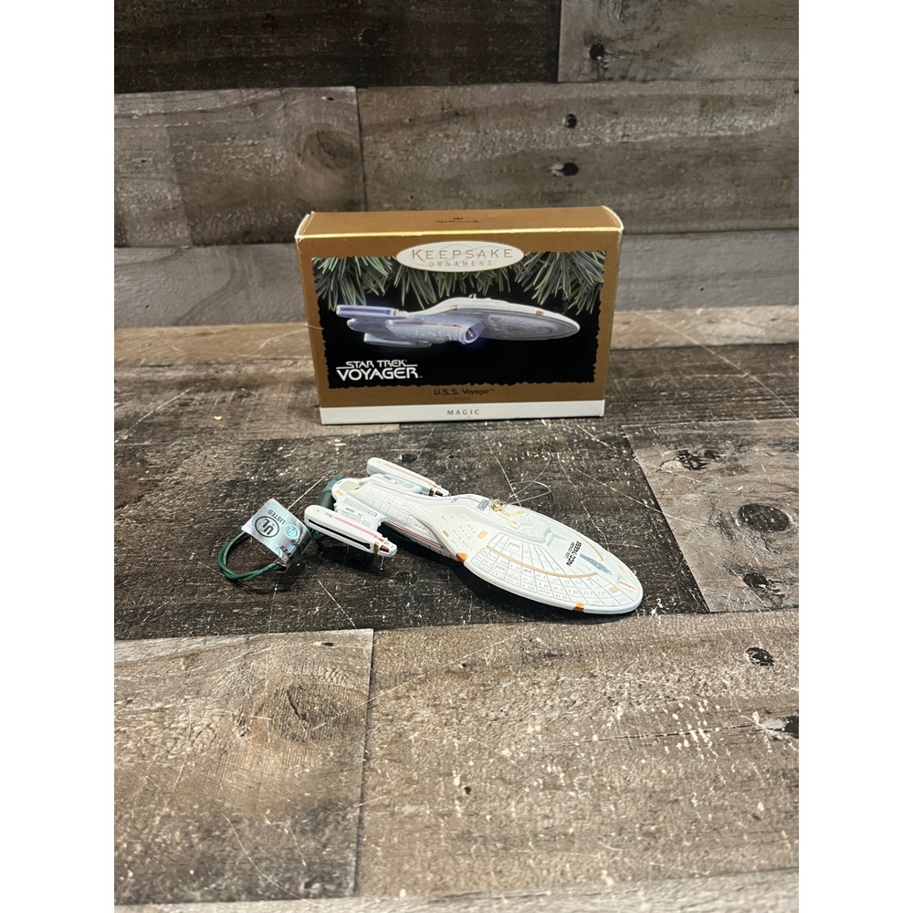 Hallmark Keepsake 1996 Star Trek Voyager U.S.S. Voyager Light Ornament NCC-74656